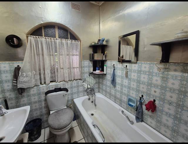 5 BEDROOM HOUSE FOR SALE IN FLORA GARDENS